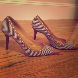 BCBG blue/white pinstripe pumps