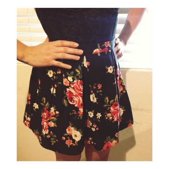 🚫SOLD ON VINTED🚫Forever 21 Floral Print Skirt - Picture 1 of 2