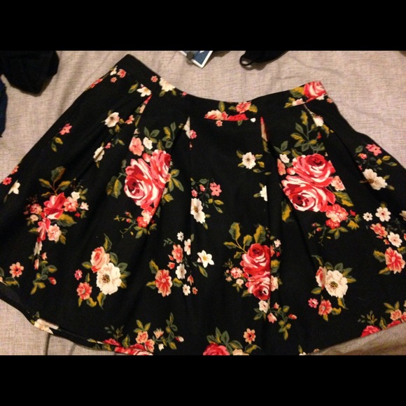 🚫SOLD ON VINTED🚫Forever 21 Floral Print Skirt - Picture 2 of 2