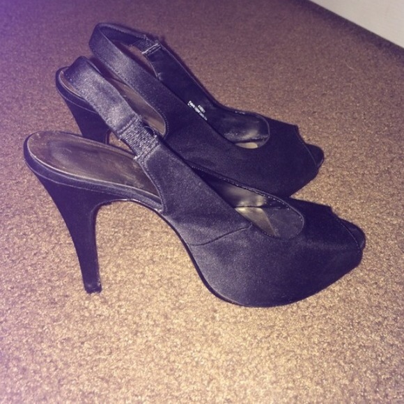 ****BUNDLE***Nude heels and black suede heels - Picture 3 of 4