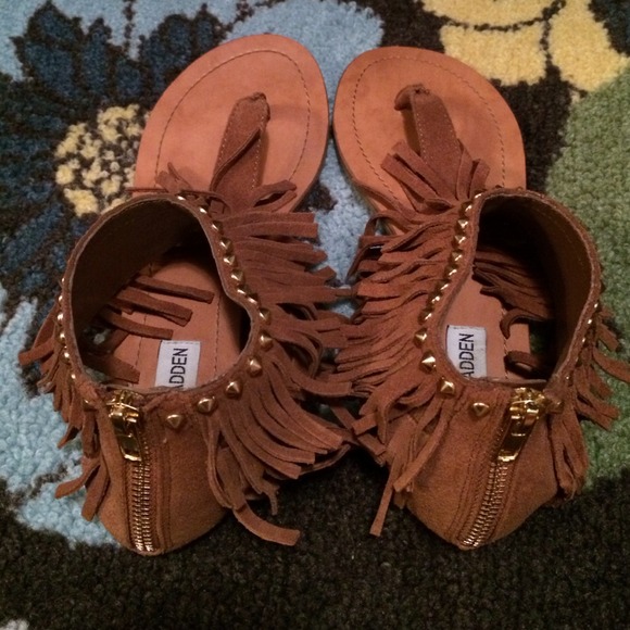 Steve Madden Klingee Fringe Sandals