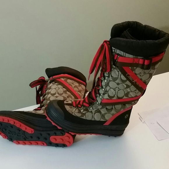 **Auth** COACH snow boots