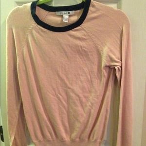 peach sweat shirt