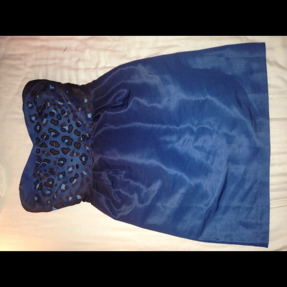SWEET HEART NECKLINE DRESS - Picture 3 of 4