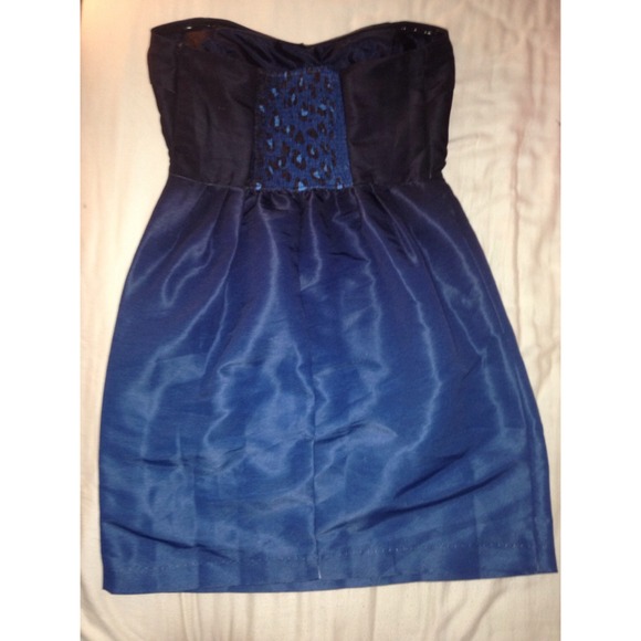SWEET HEART NECKLINE DRESS - Picture 4 of 4