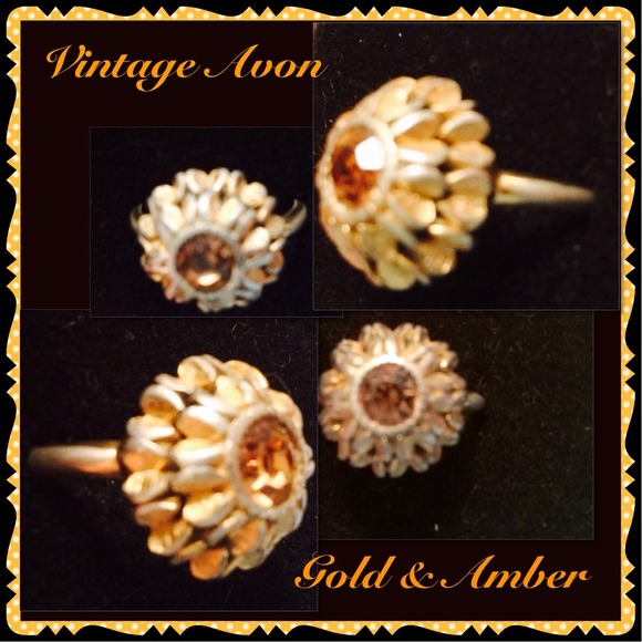 Vintage Jewelry - 🔻VINTAGE AVON RING