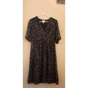 Low-cut Motherhood dress in great condition