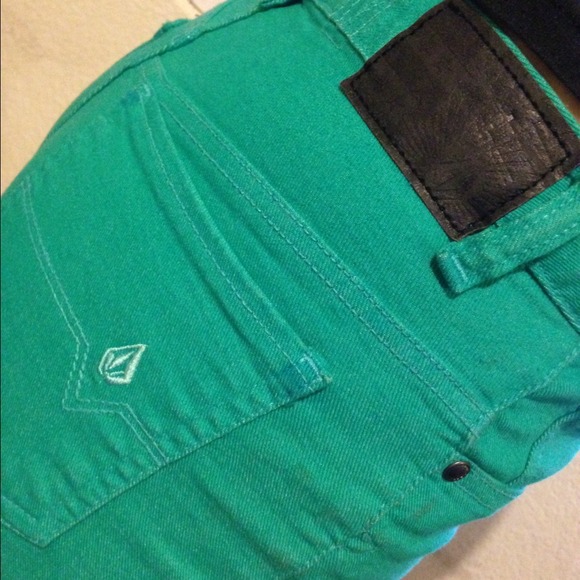 ❌SOLD❌ Volcom "Sound Check" High Waisted Shorts - Picture 2 of 4