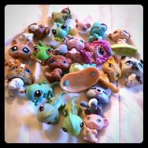 LOT OF 21 LITTLEST PET SHOPS
