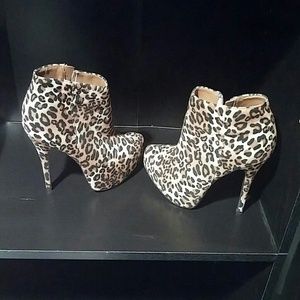 Leopard shoes