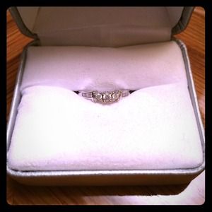 🔹TRADED🔹 10K white gold diamond ring