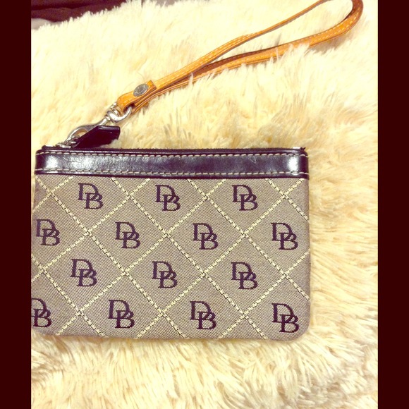 Dooney & Bourke wristlet