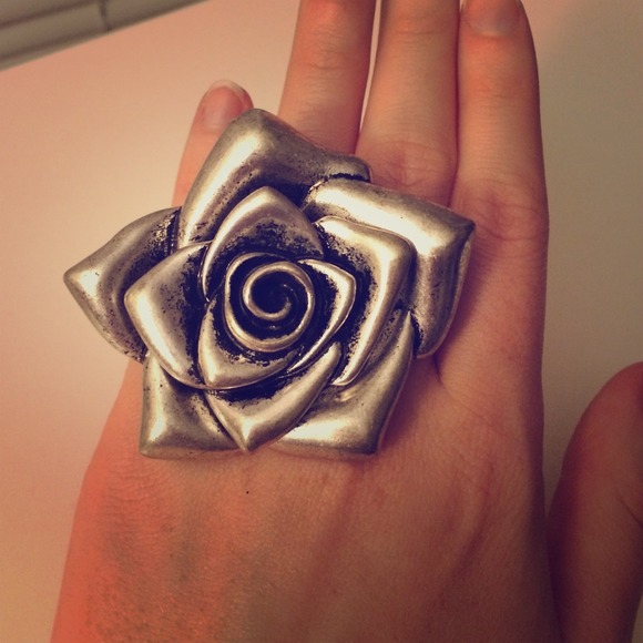 Oversized silver stretchy band ring