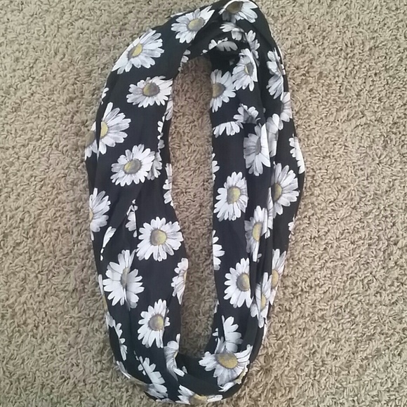 daisy scarf