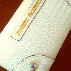 White leather JC Wallet💚