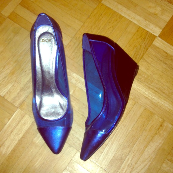 Metallic blue wedged cute heels