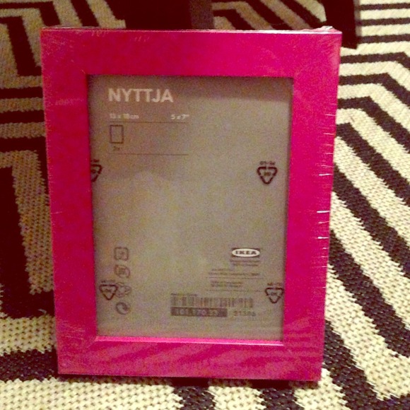 Set of 2 pink 5" x 7" photo frames