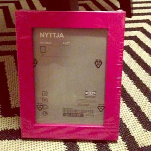 Set of 2 pink 5" x 7" photo frames