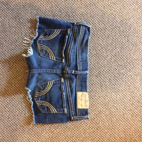 Hollister Dark Wash Denim Shorts - Picture 3 of 3