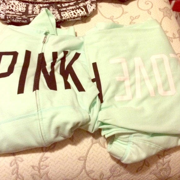 Pink VS sweat outfit
