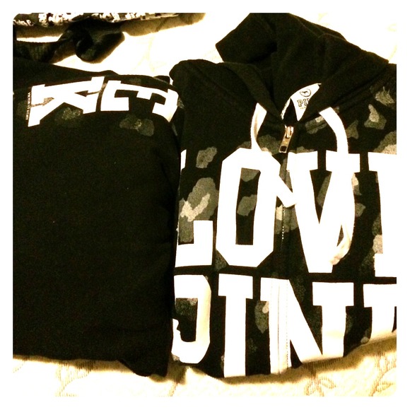 Black Pink VS sweat outfit