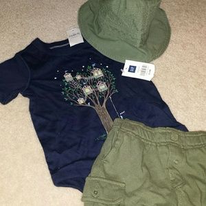 A baby boy's gap short set with bucket hat