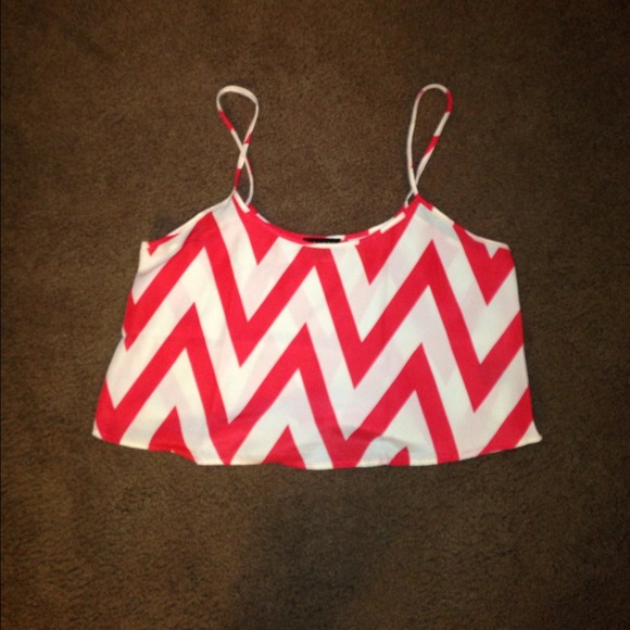 CUTE RED & WHITE CHEVRON CROP TOP
