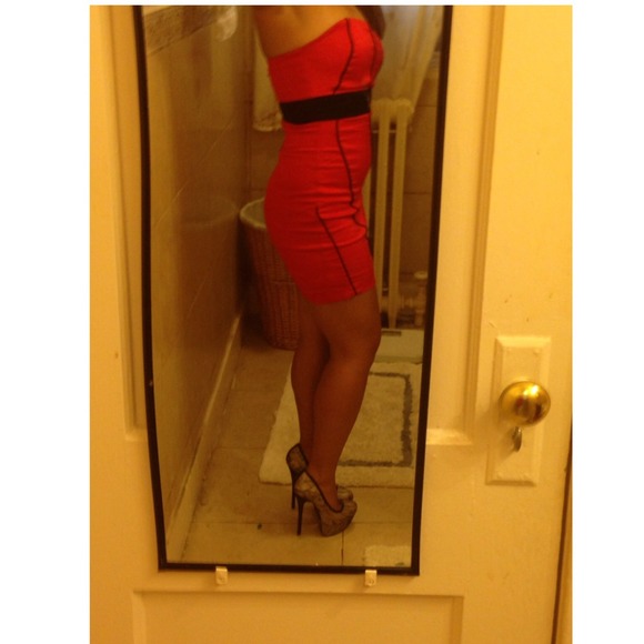 LOVELY RED TUBE DRESS - Picture 2 of 4