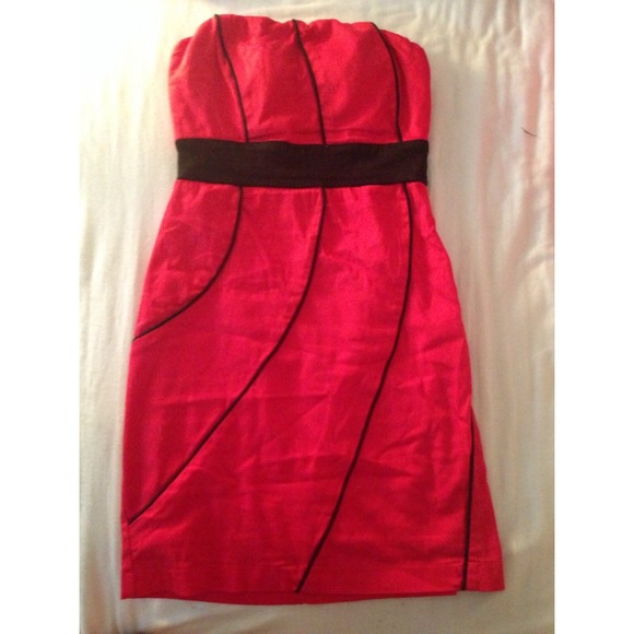 LOVELY RED TUBE DRESS - Picture 3 of 4
