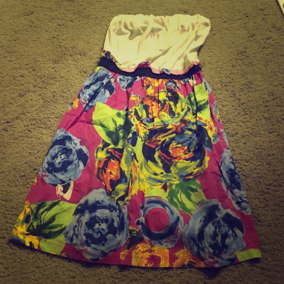 Charlotte Russe Strapless Floral Dress SZ Small.