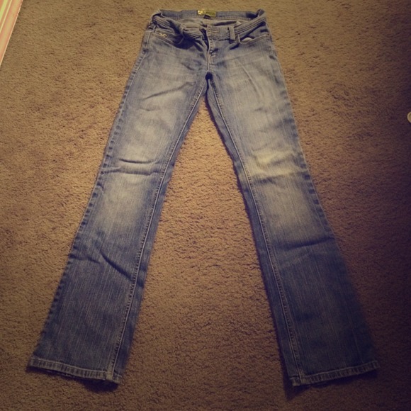 Hollister SZ 3 (THREE) bootcut jeans.