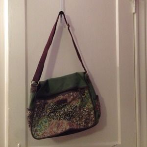 Green floral messenger bag