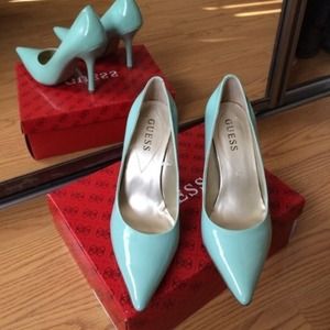 Guess mint heels 6.5