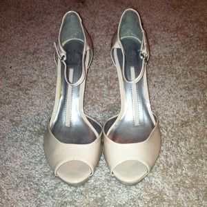 FLASH SALE! Nude Peep Toe Heels (7)