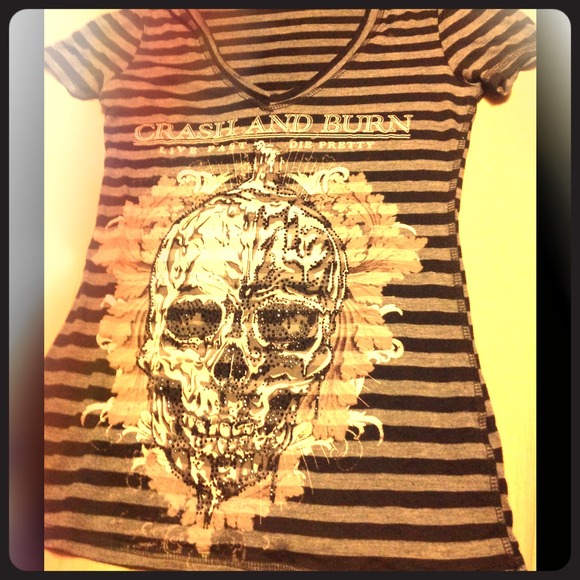 Crash & Burn v-neck tee