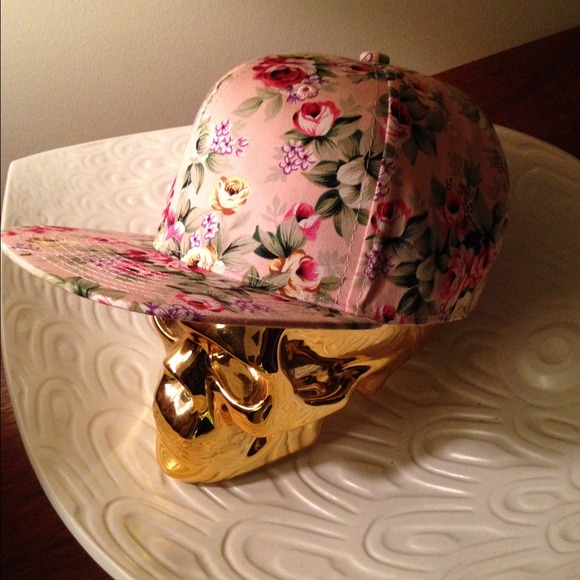 -Trending "snap-back" fun and floral his/hers hat. - Picture 1 of 1