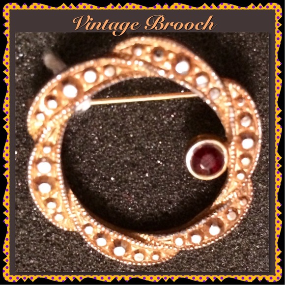 Vintage Jewelry - 🔻VINTAGE GOLD & BURGUNDY STONE BROOCH