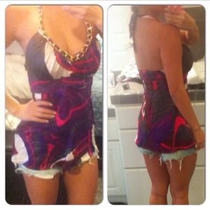 💕 Guess multi-color halter top with hardware 💕