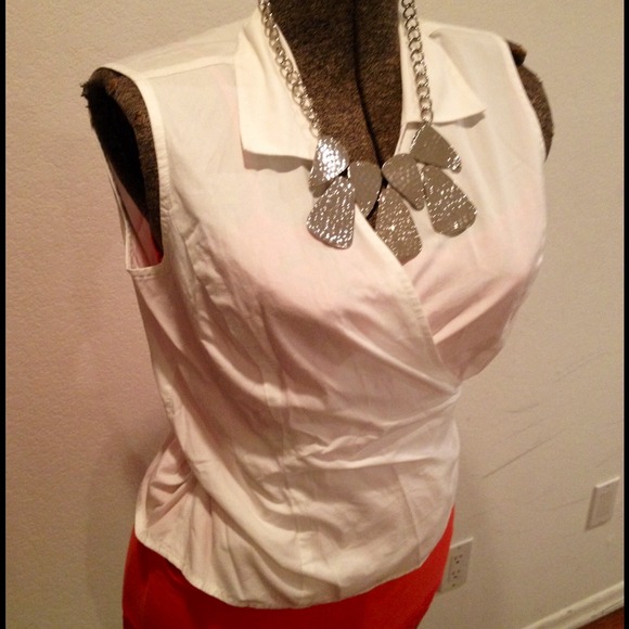 SLEEVELESS WRAP TOP - Picture 2 of 3