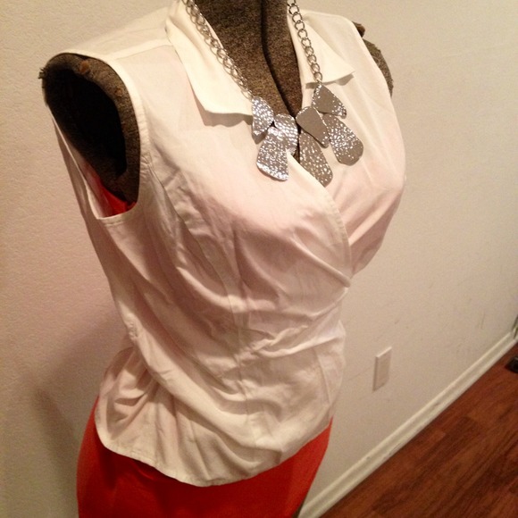 SLEEVELESS WRAP TOP - Picture 3 of 3