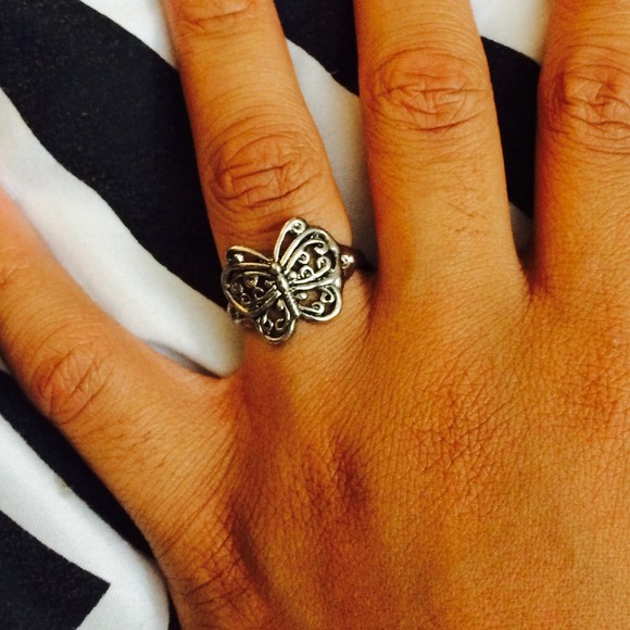 20 Assorted Rings - Picture 2 of 4