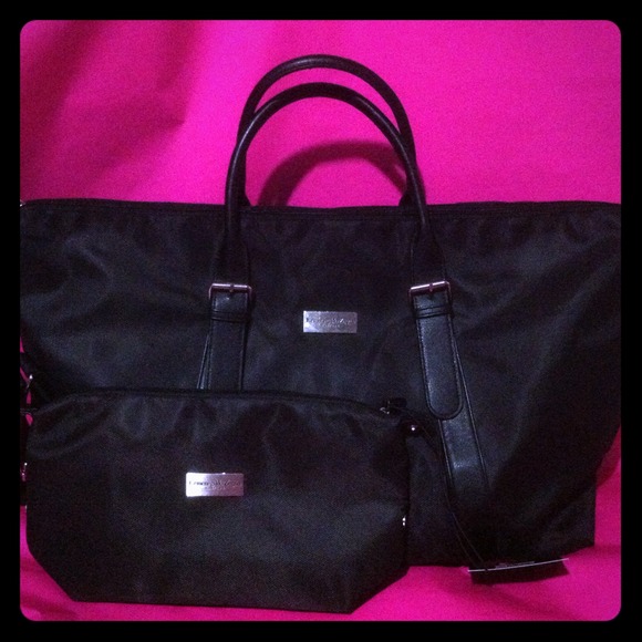 REDUCED!Large black travel bag with toiletries bag