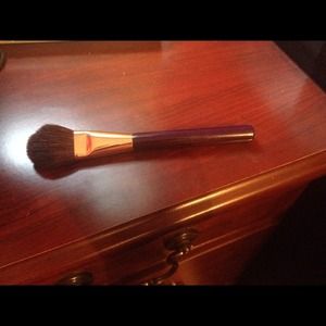 Bundle with brush holder.