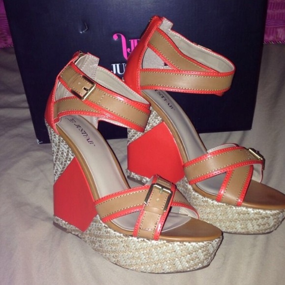 MUST HAVE wedge heels - Picture 3 of 4