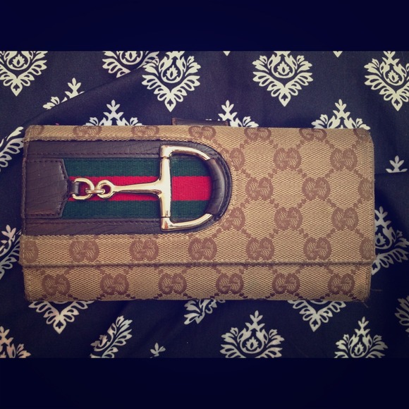 100 % Authentic Gucci D-Ring Wallet
