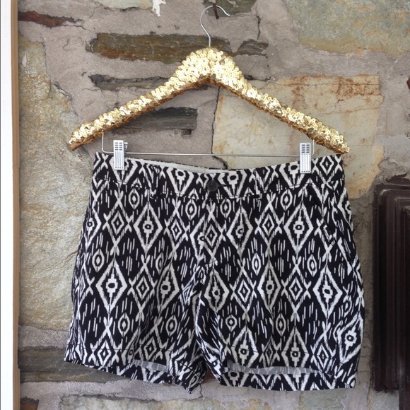 Ikat black & white print Old Navy shorts NWOT sz 6