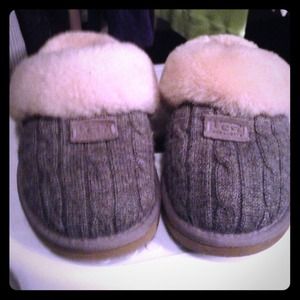 NWOT gray heather cozy knit scuff slipper UGG