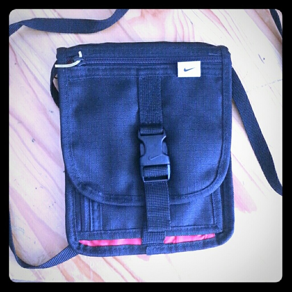Nike Throw Over Bag - Picture 1 of 4