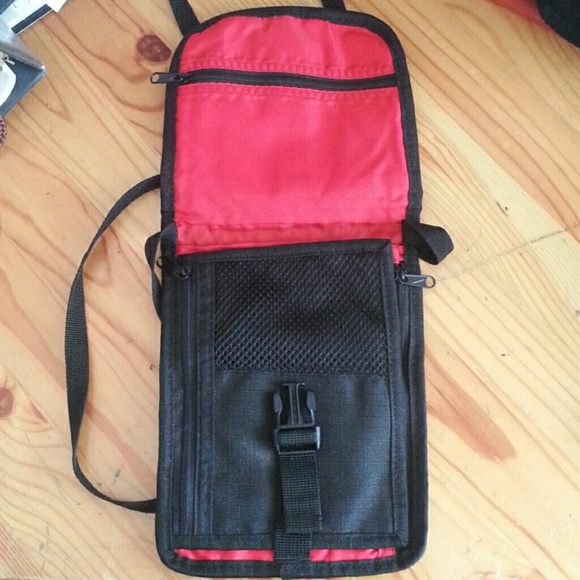 Nike Throw Over Bag - Picture 2 of 4