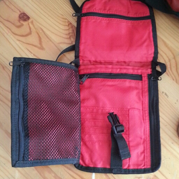 Nike Throw Over Bag - Picture 3 of 4